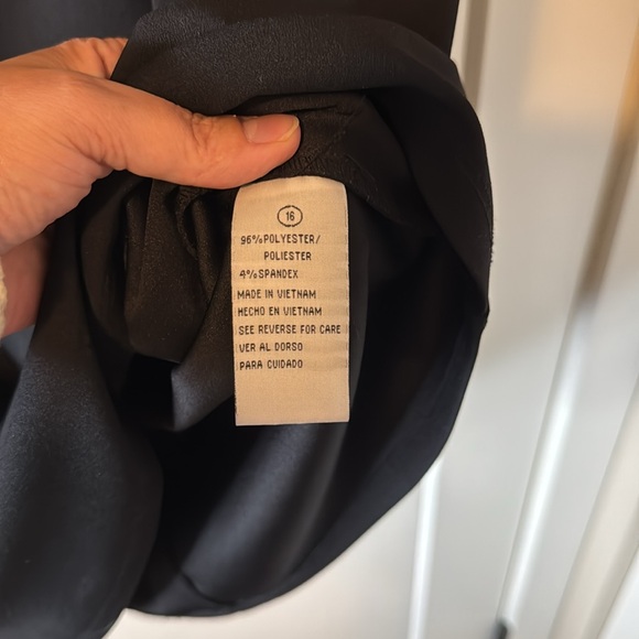 Capped sleeve little black dress - Picture 5 of 5